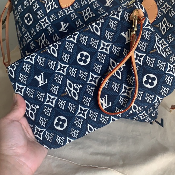 LOUIS VUITTON - Picture 2 of 16